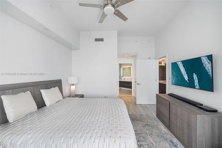 Paramount Miami Worldcenter #5106 image #13