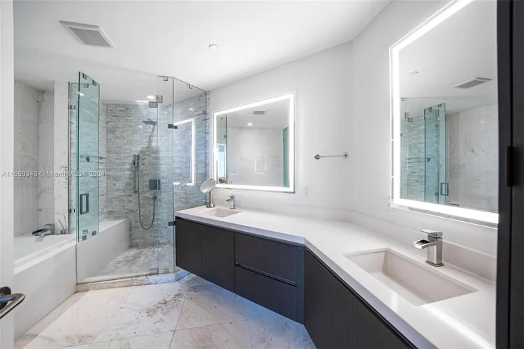 Paramount Miami Worldcenter #5106 image #14