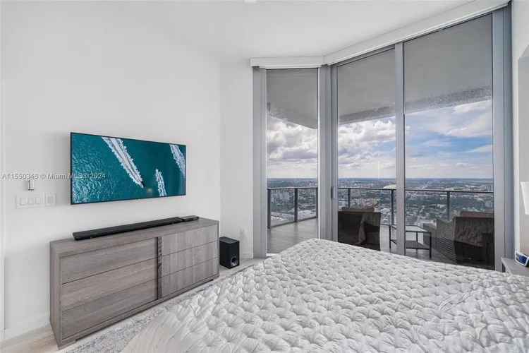 Paramount Miami Worldcenter #5106 image #17