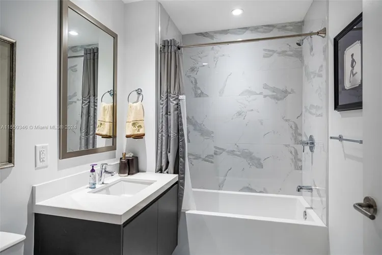 Paramount Miami Worldcenter #5106 image #20