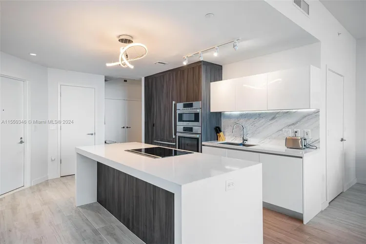 Paramount Miami Worldcenter #5106 image #6