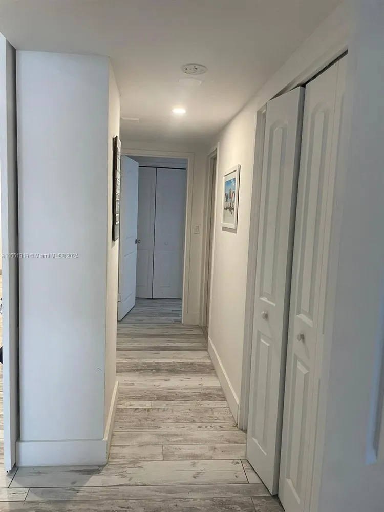 Sea Air Towers #924 image #10