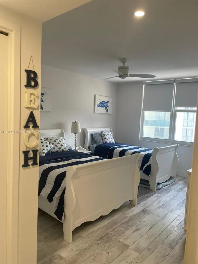 Sea Air Towers #924 image #11