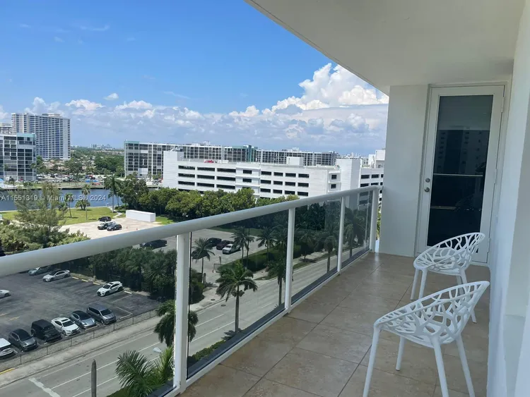 Sea Air Towers #924 image #12