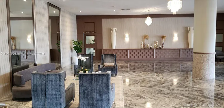 Carriage House #712 image #11