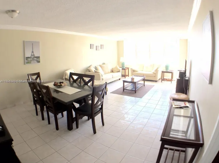 Carriage House #712 image #15