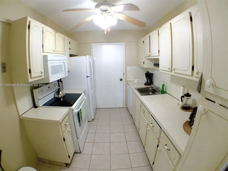 Carriage House #712 image #17