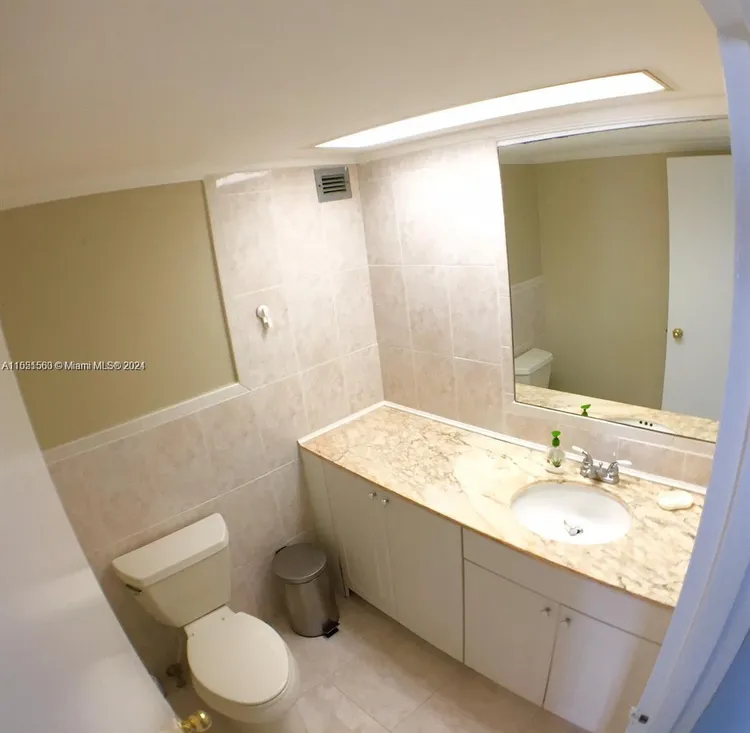 Carriage House #712 image #22