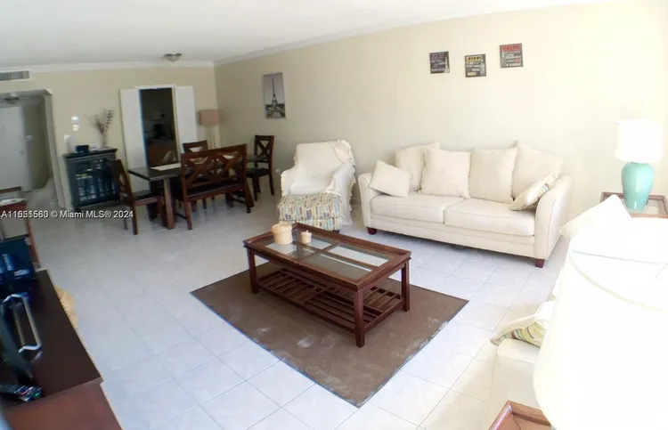 Carriage House #712 image #25