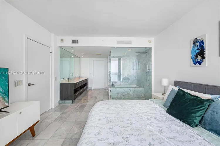 One Paraiso #1701 image #18