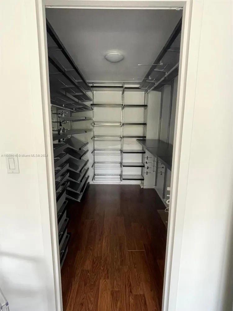 David William #209 image #6