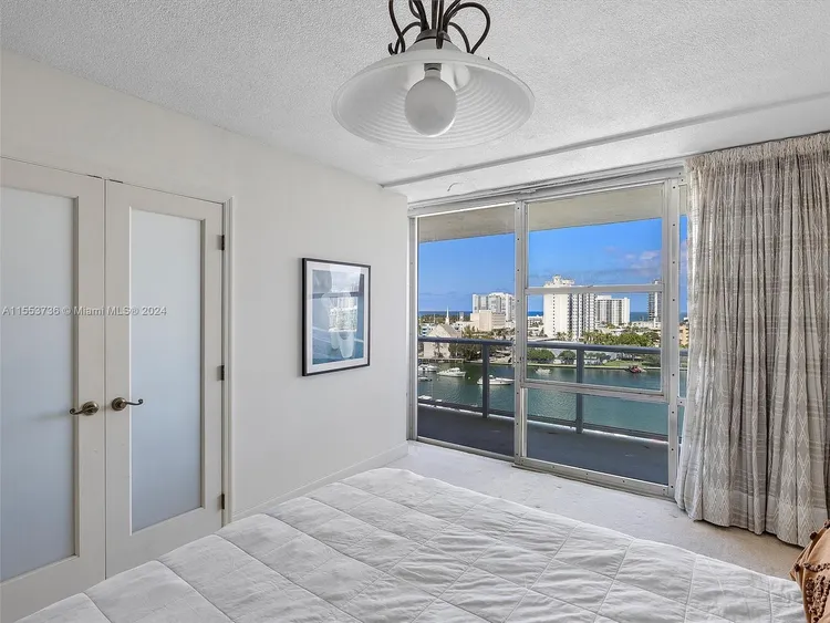 King Cole #922 image #20