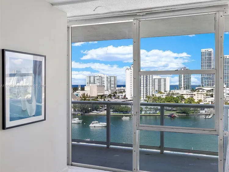 King Cole #922 image #21