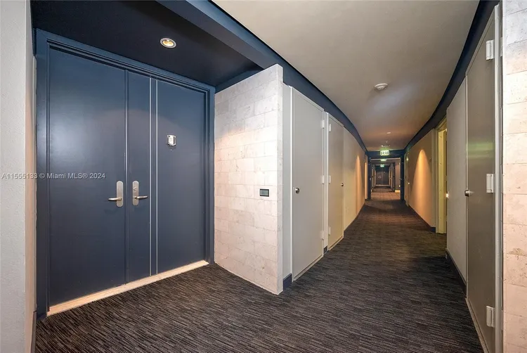 Carbonell #901 image #10