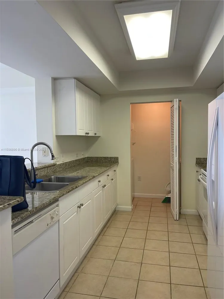 Turnberry on the Green #702 image #6