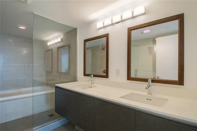 Peloro Miami Beach #109 image #15