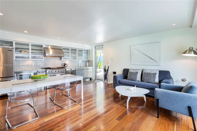 The Fontana #106 image #10