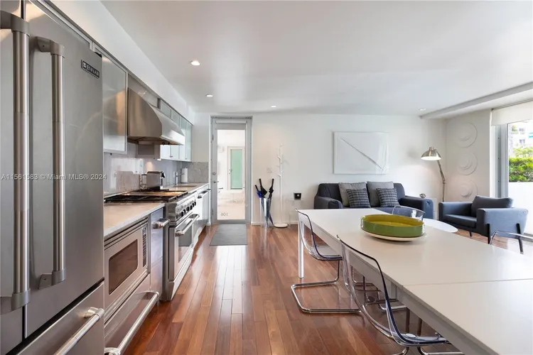 The Fontana #106 image #12