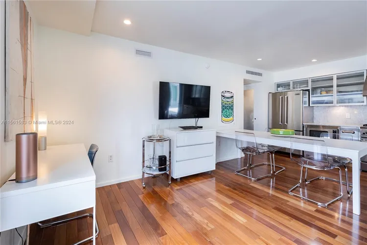 The Fontana #106 image #9