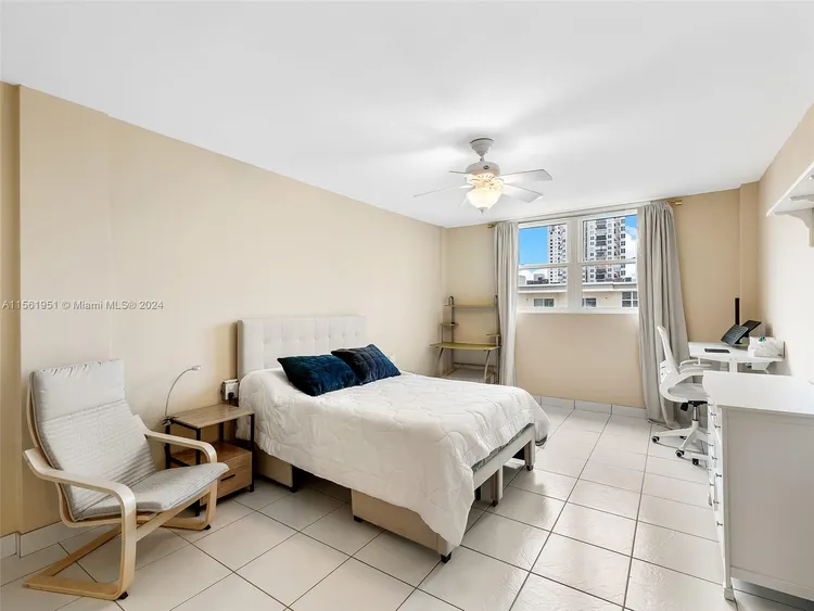 Hyde Park Towers #606 image #9