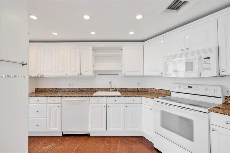 Palm Bay Towers #14W image #21