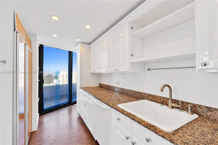 Palm Bay Towers #14W image #22