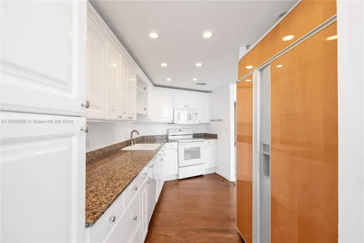 Palm Bay Towers #14W image #23