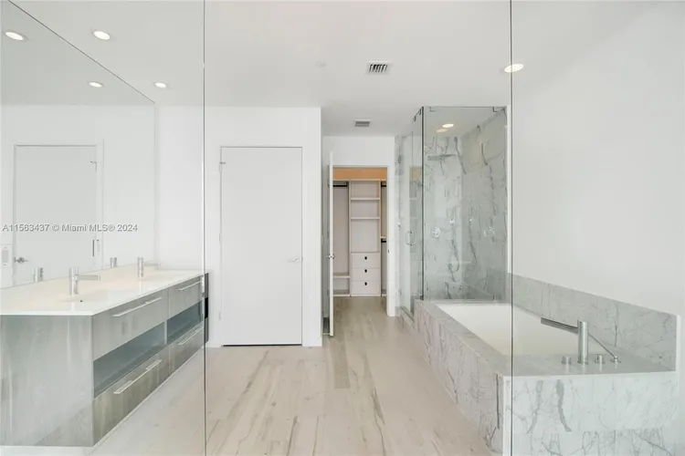 Gran Paraiso #3801 image #14