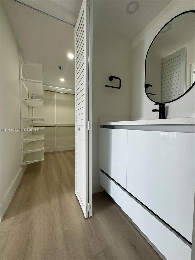 Royal Club Condo #203 image #9