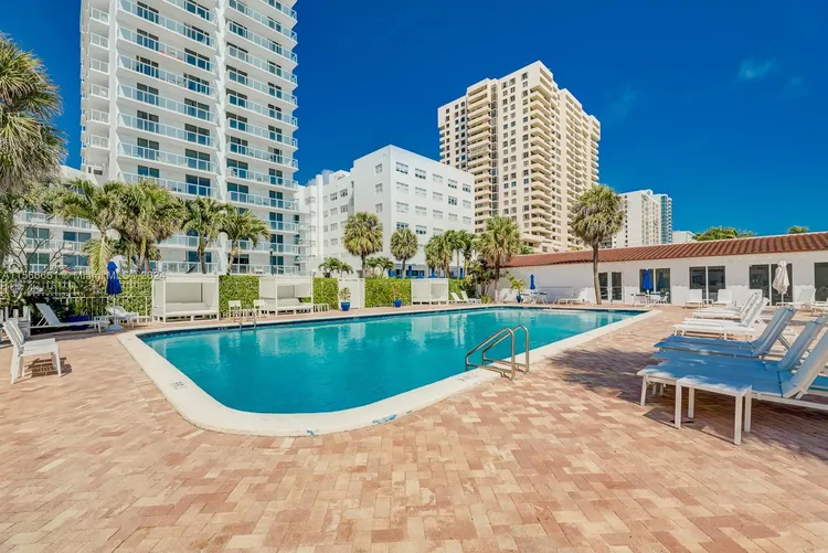 Royal Club Condo #407 image #16