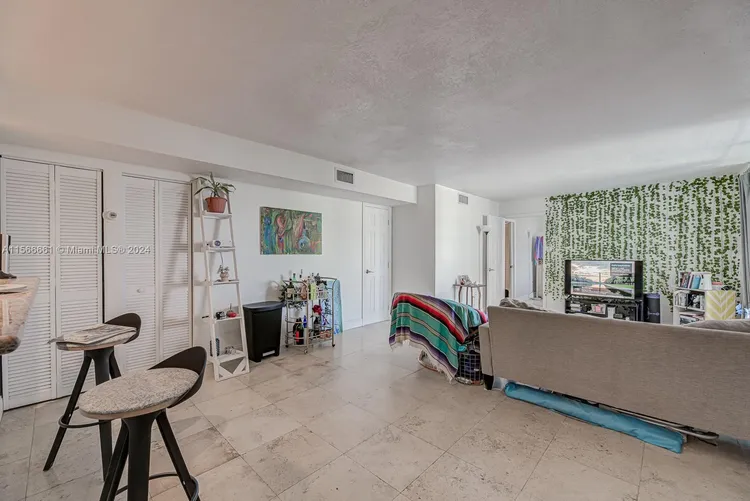 Royal Club Condo #407 image #8