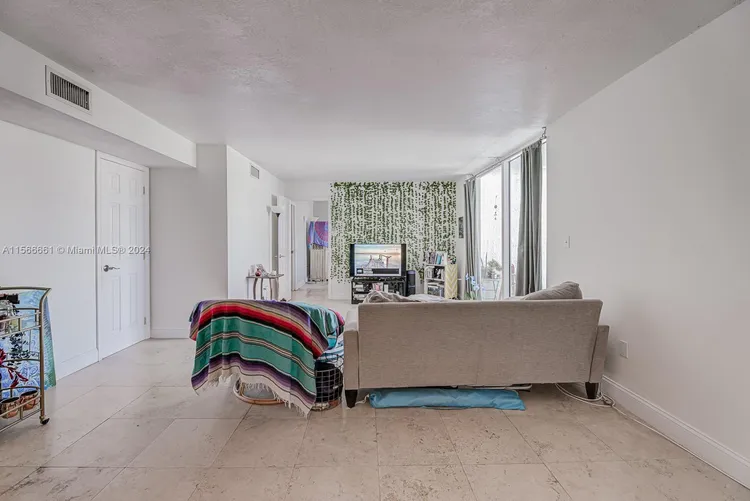 Royal Club Condo #407 image #9