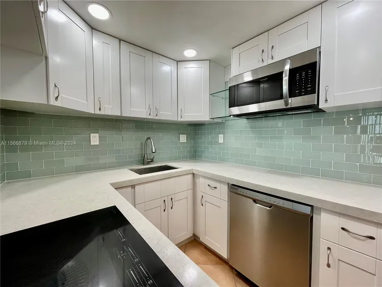 Bay Park Towers #306 image #10