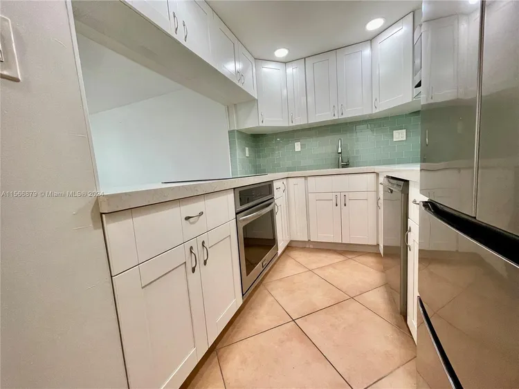 Bay Park Towers #306 image #11