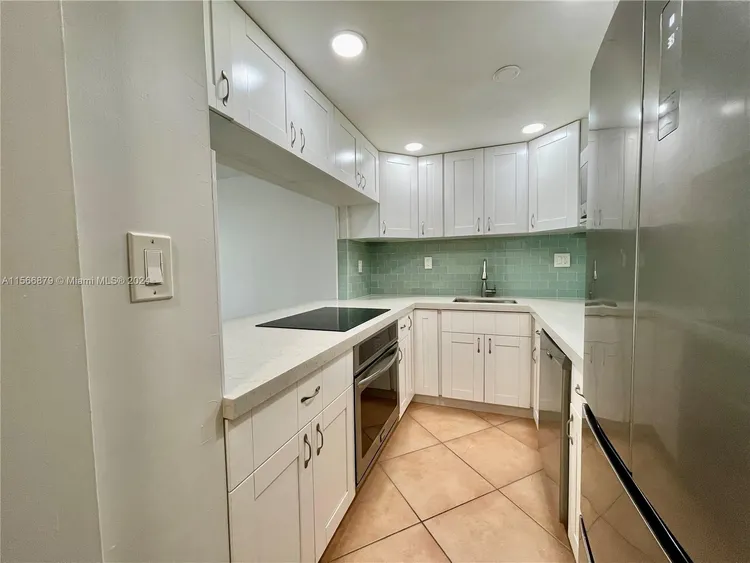 Bay Park Towers #306 image #12