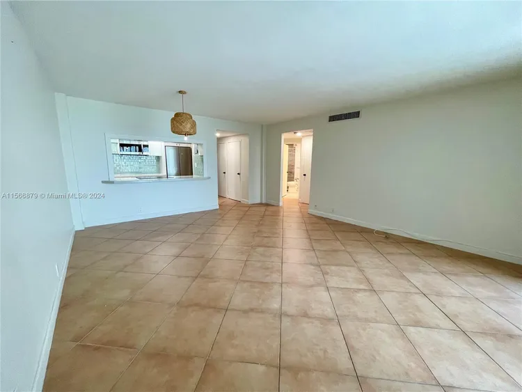 Bay Park Towers #306 image #16