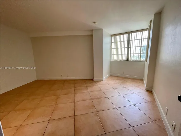 Bay Park Towers #306 image #20