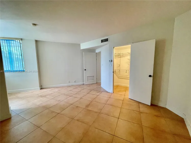 Bay Park Towers #306 image #21