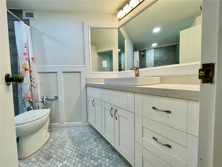 Bay Park Towers #306 image #28