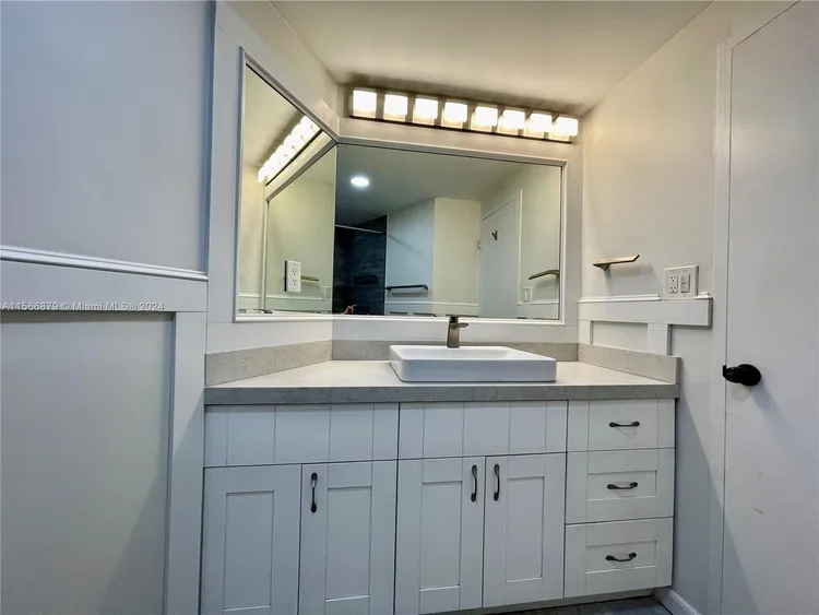 Bay Park Towers #306 image #31