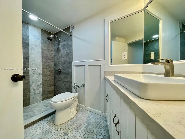 Bay Park Towers #306 image #32