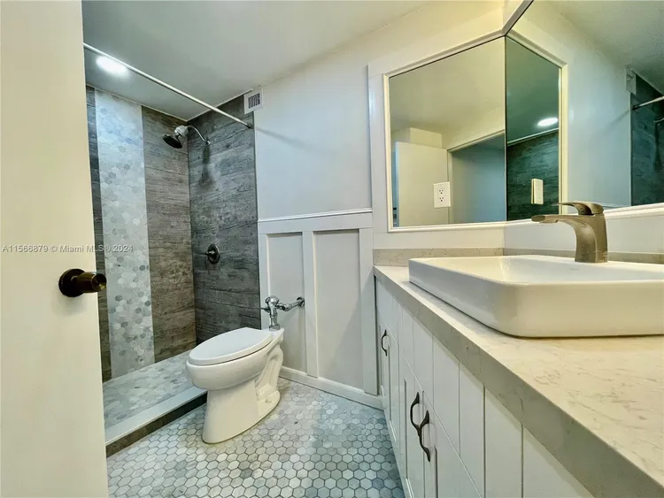 Bay Park Towers #306 image #34