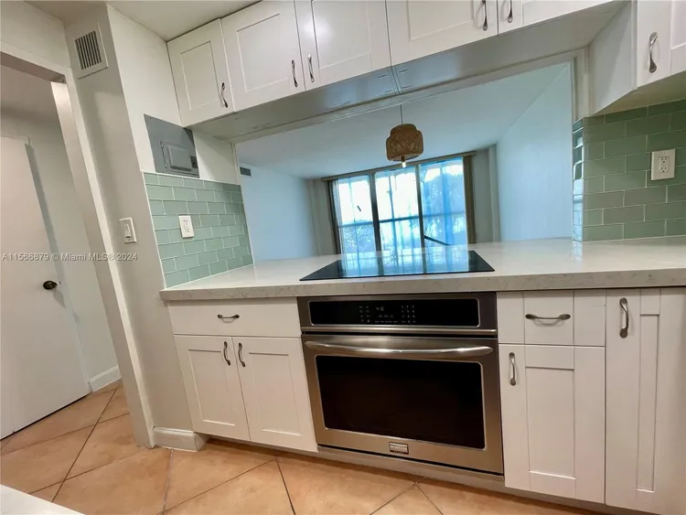 Bay Park Towers #306 image #35