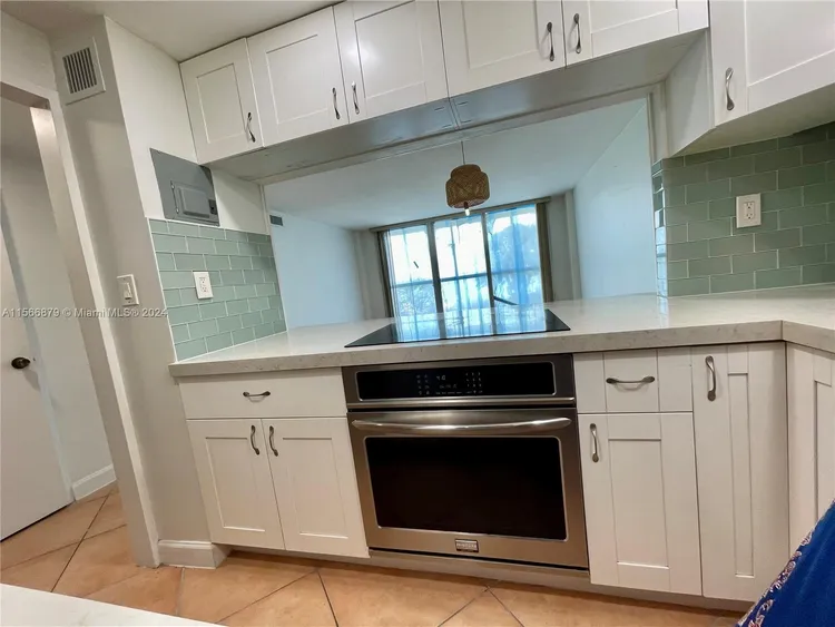 Bay Park Towers #306 image #36