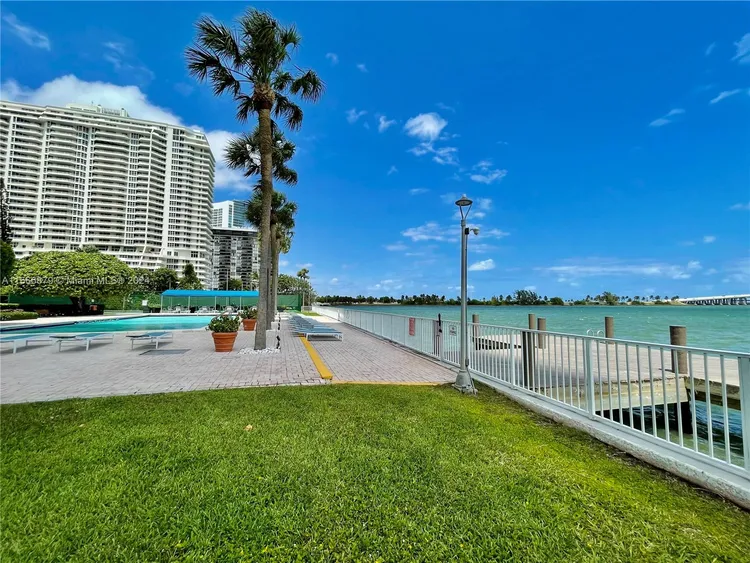 Bay Park Towers #306 image #51