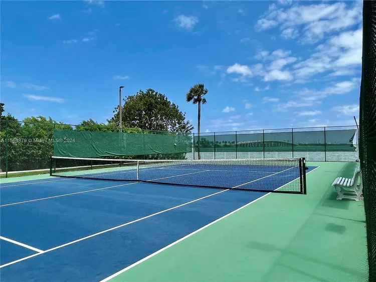 Bay Park Towers #306 image #6