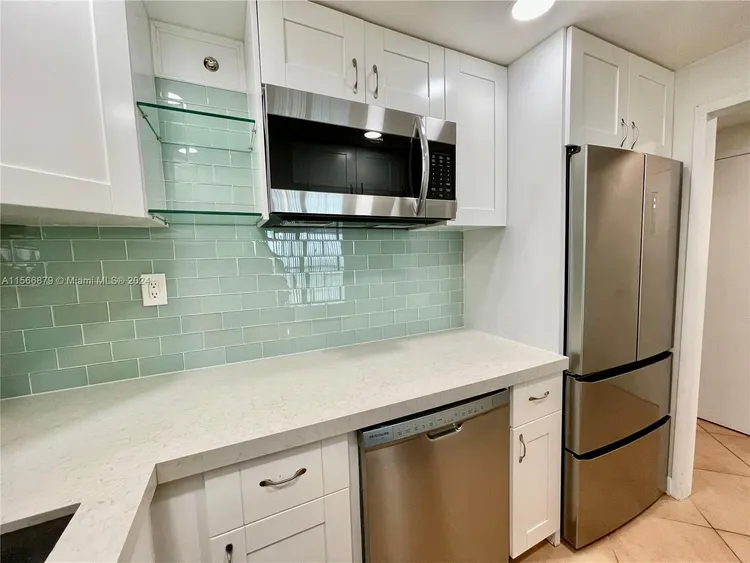 Bay Park Towers #306 image #7