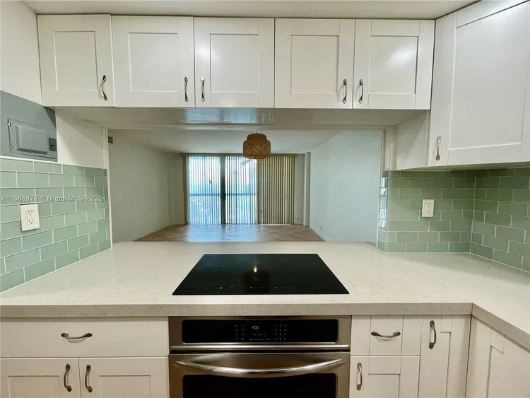 Bay Park Towers #306 image #8