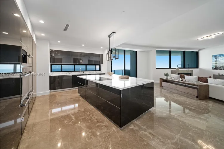 Porsche Design Tower #4005 image #11