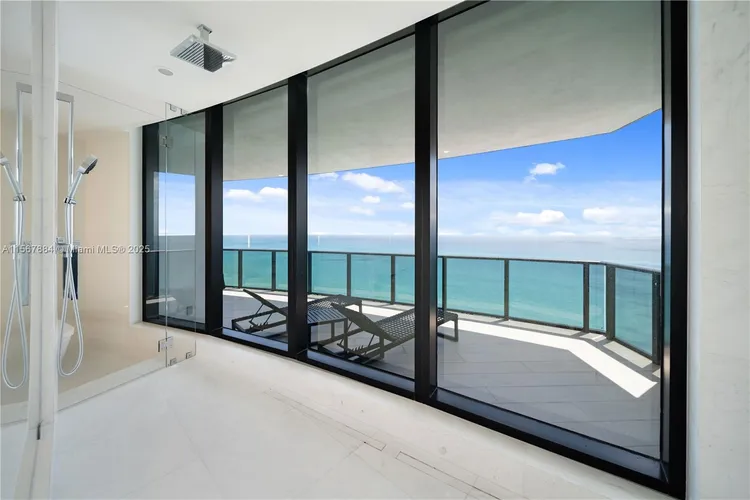 Porsche Design Tower #4005 image #41